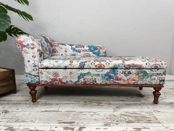 Elegant Design Upholstered Chaise Lounge